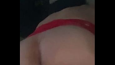 Brincando com o cara vestido de mulher eu e meu marido