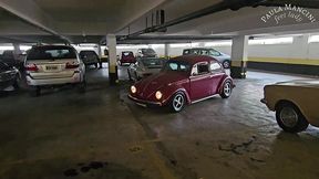driving red - revving fusca vintage - beetle