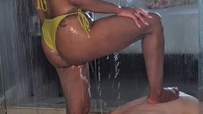 Mexico Shower Ballbusting Moment with Bianca