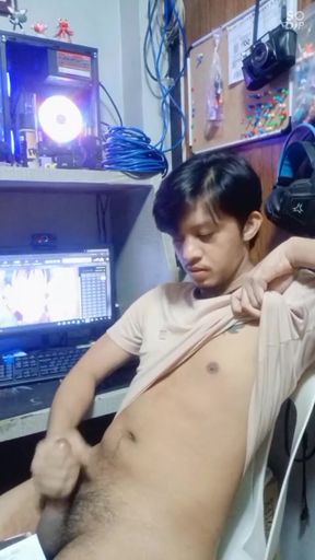 Jerking in front of computer and oozing out his cum blissfully