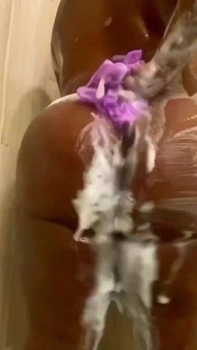 Booty bouncing crazy on the dick