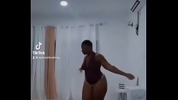 Abena Kokoo dose romantic dance with P-Square...