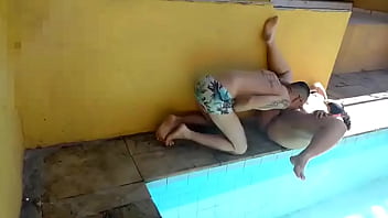 Sexo na piscina da festa fudendo muito a buceta da Chubby boca de Veludo