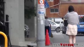 Discreet filming of Asian babes rushed trip to empty her bladder