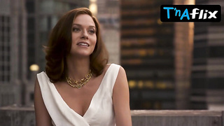 Hilarie Burton Glorious Gig in White Dog collar