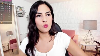 bubble butt presses close in raw massage thrill