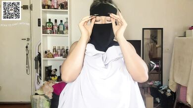 American teen in a hijab uses her big tits to make you cum