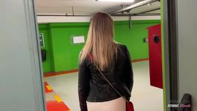 Pompino con sborrata nel parcheggio pubblico - moglie Troia
