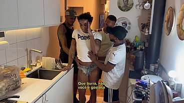 Gang Bang 3 Negão pauzudo XXL leitando femboy Ale Diorio