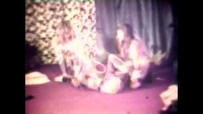 Lesbians Tie Themselves up