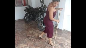 Hablando con mi mujer mientras limpia la casa le pido que me hagas una chupada de polla y termina c&oacute_mica la situaci&oacute_n