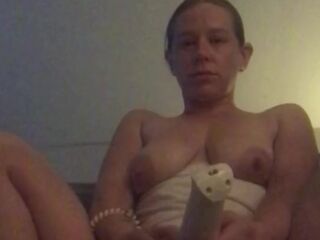 shaking orgasm stretching my pussy till i squirt