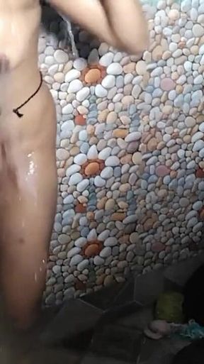 Girlfriend Naha Rahi Thi Aur Boyfriend Ne Video Banai