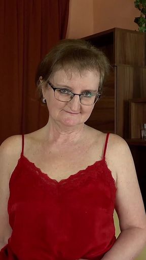 Nymphomaniac Mature Stretching Her Tight Anus