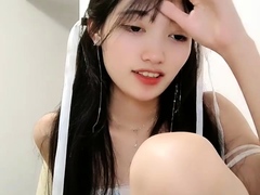 Amateur Asian teen sucks this big hard cock