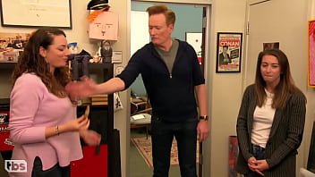 Conan O'_Brien - Sona boobslap