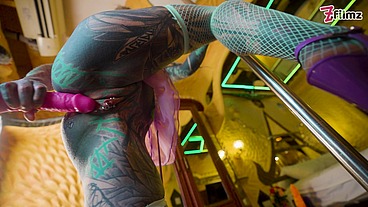 Dreadlocked TATTOOED stripper ending her show with a happy ending ANAL and facial!