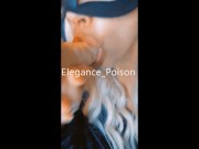 Une étudiante se gode bruyamment dans le dortoir...