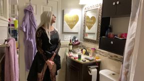 Emo Crossdresser Puts on Buttplug and Jerks off