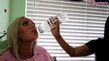 Elana Bunnz diaper humiliation with Diaperperv