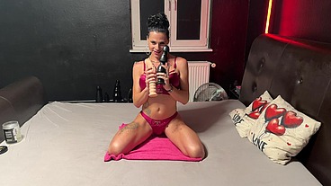 Beautiful TS girl fucks her tight asshole!