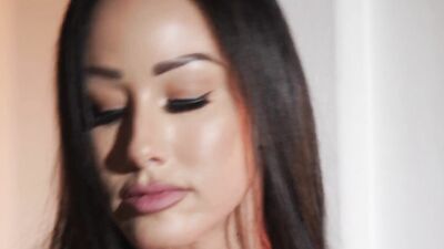 Jennifer White is a true bombshell who likes black pricks
