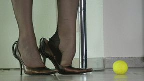 UnderHeelsAndNylons (WMV)