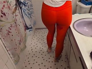 girl pees herself and wants to be peed on