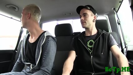 Enjoying car sex to the maximum