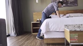 capitalina va hotel para que me la folle pero no puede dejar de hablar con su esposo,