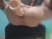 Consolador gigante en el culo de un casado