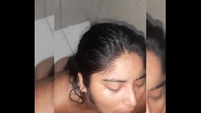 Mi padrasto me encontr&oacute_ ba&ntilde_&aacute_ndome