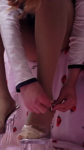 Trans Girl with a Huge Ass Wears Pantyhose