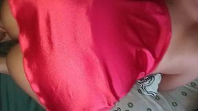 le subo vestido, aun lado la tanga y adentro mi verga