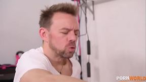 Footjob Workout in the Gym