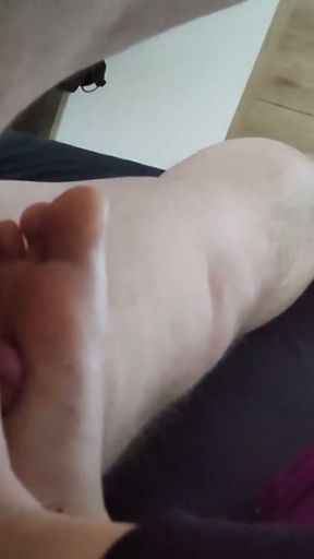 Amateur Footjob fuck feet atum time   Clip 3