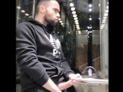 Grosse Bite éjacule dans un Acenseur Publique
