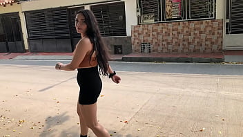 ENCUENTRO A MI VECINA PERDIDA EN MI BARRIO Y ME LA FOLLO - PORNO EN ESPA&Ntilde_OL