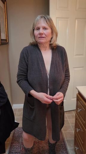 I&#039;m a HOT GILF!  Check me out!