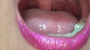 I Swallowed a Lot of Huge Strawberries!!
