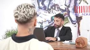 peguei meu colega no trabalho e meu chefe viu pelas cameras. safado nao aguentou e qis participar. - parte i