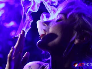 Kitty Quinn smokes her night away in Smoked Out Blondie