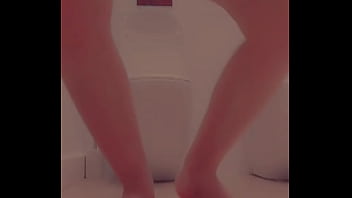 Une jolie petite vid&eacute_o t&#039_attends Tu me leche la chatte ou me masse les ...