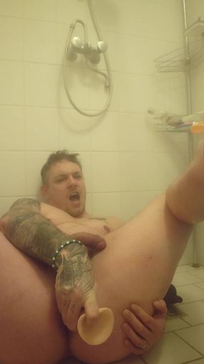 Man pleasures himself with dildo in his ass