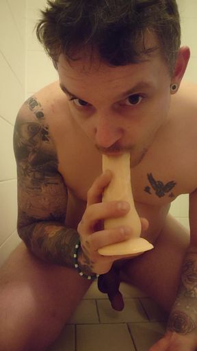 Man pleasures himself with dildo in his ass
