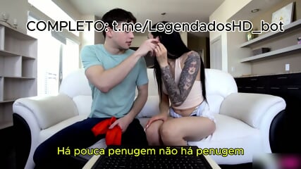 Tocando o corpo da meia-irm latina - Legendado