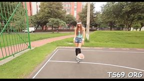 Overwhelming trans Daniela Martinez craves for chili dog