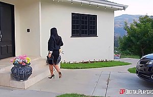 Detective Big-Tits Angela bangs Criminals 4 Cum!