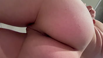 J&rsquo_ai envie que tu mettes ta queue bien dure ici