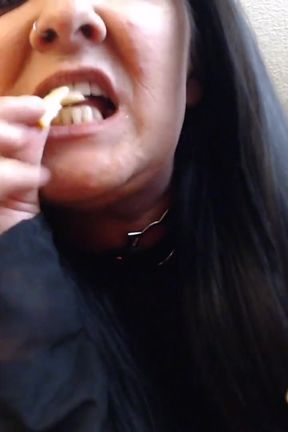 Eaten by two cruel giantess